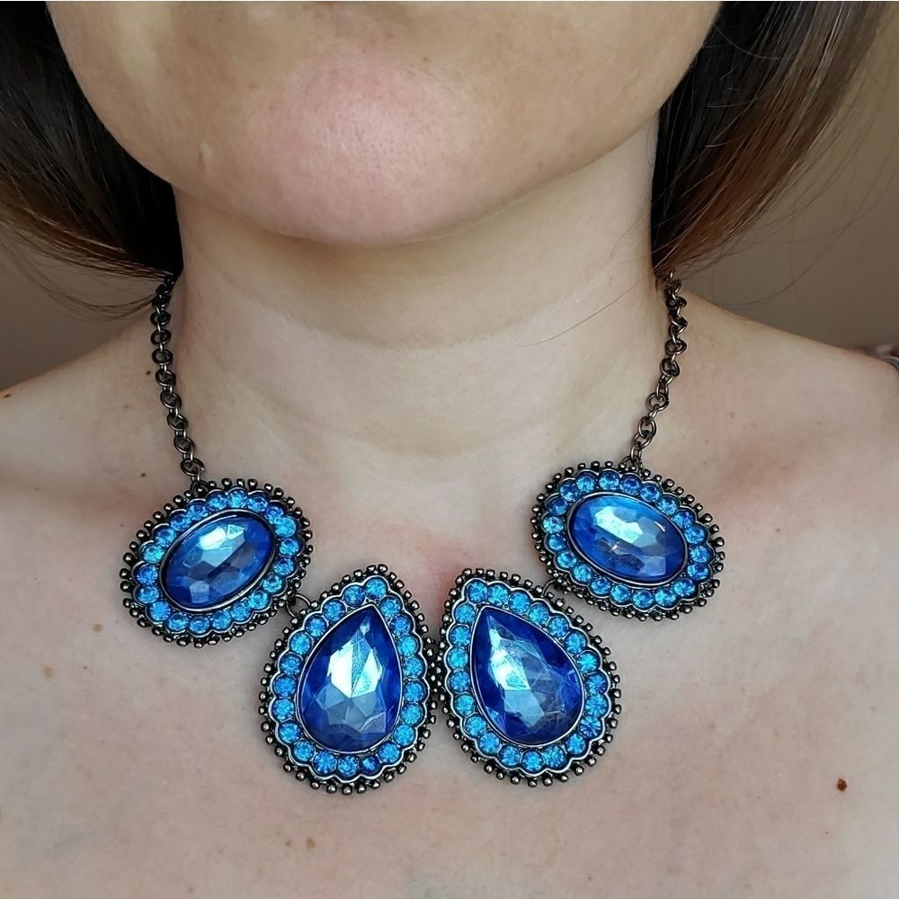 Women vintage blue necklace